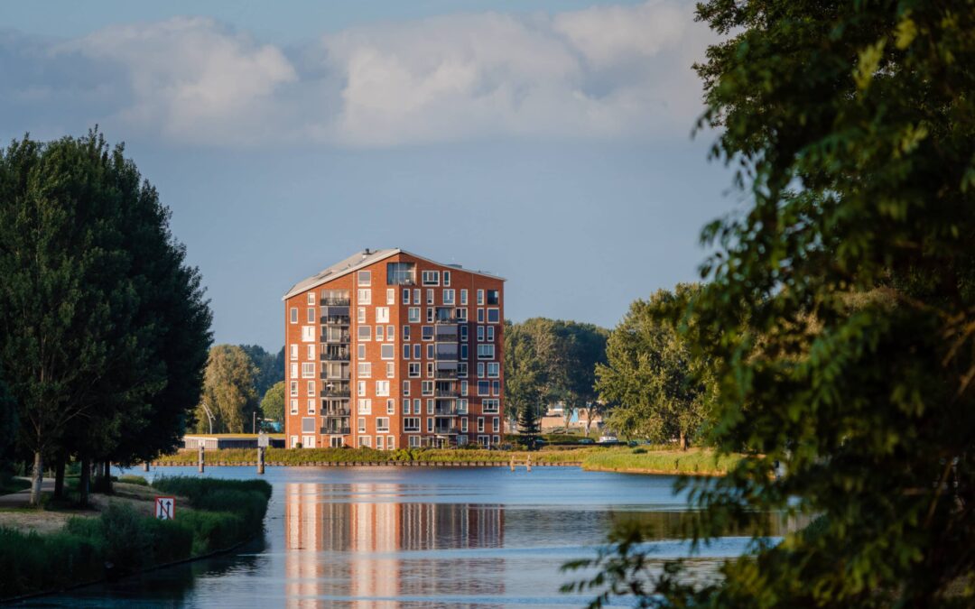 Het appartementencomplex “De Watergraaf” is gebouwd in 2008, een markant gebouw met 28 appartementen